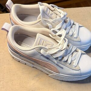 Puma Women's White and Light Pink Sneakers